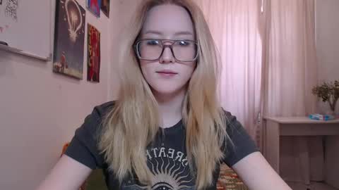 Snapshot of joan_kiss chatting on May 16, 10:36 am joan_kiss online show from May 16, 10:36 am