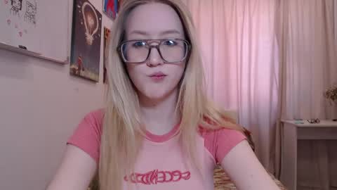 Snapshot of joan_kiss chatting on May 19, 4:41 am joan_kiss online show from May 19, 4:41 am
