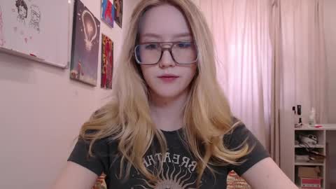 Snapshot of joan_kiss chatting on June 1, 6:37 am joan_kiss online show from June 1, 6:37 am