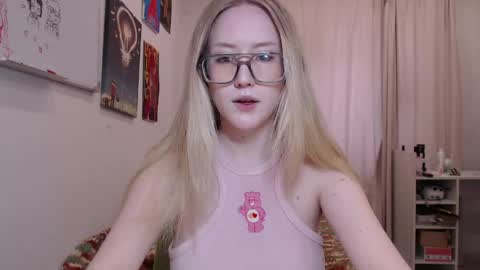 Snapshot of joan_kiss chatting on June 5, 9:59 am joan_kiss online show from June 5, 9:59 am