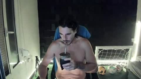 Snapshot of joaquin420_hot chatting on July 11, 10:22 pm joaquin420_hot online show from July 11, 10:22 pm