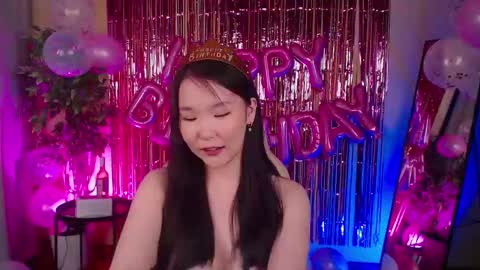 Snapshot of jocelyn_lane chatting on March 2, 12:32 pm Amina online show from March 2, 12:32 pm