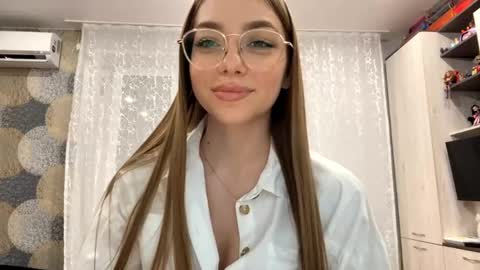 Kate online show from May 25, 6:03 pm