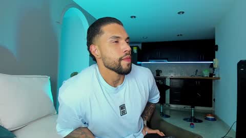 joe_esthetic online show from January 28, 12:36 am