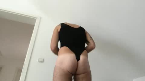 Snapshot of joejose03 chatting on October 19, 9:54 am joejose03 online show from October 19, 9:54 am