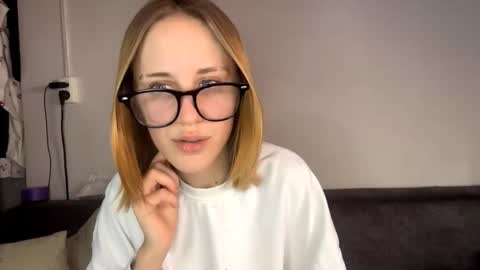 Snapshot of joelmaillard chatting on February 9, 10:30 am Sasha online show from February 9, 10:30 am