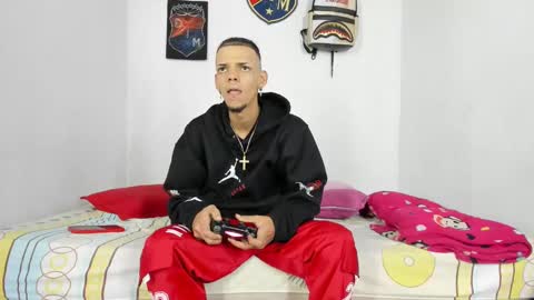 johan_and_antonella online show from December 2, 4:20 am