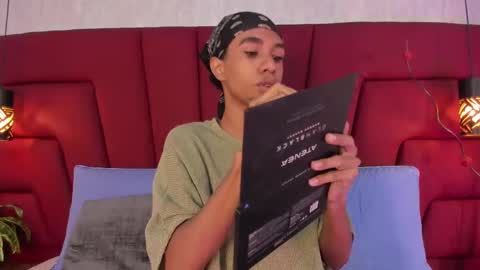 Snapshot of johan_gz_ chatting on October 31, 11:55 am Johan online show from October 31, 11:55 am