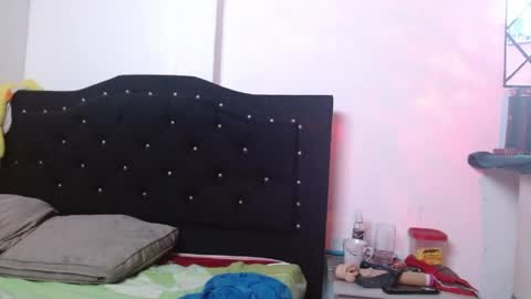 Snapshot of johan_kitten chatting on April 25, 11:13 am johan online show from April 25, 11:13 am