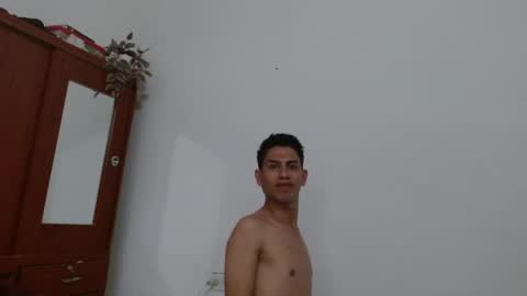 Snapshot of johan_kitten chatting on April 28, 10:15 pm johan online show from April 28, 10:15 pm