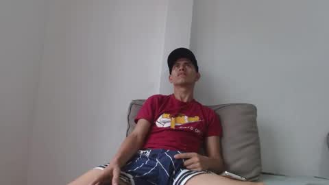 Snapshot of johan_kitten chatting on May 2, 7:08 pm johan online show from May 2, 7:08 pm