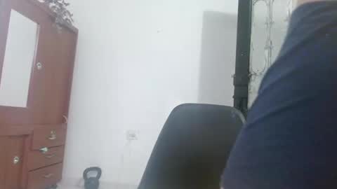 Snapshot of johan_kitten chatting on May 11, 10:18 pm johan online show from May 11, 10:18 pm
