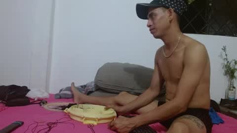 Snapshot of johan_kitten chatting on May 17, 12:41 am johan online show from May 17, 12:41 am