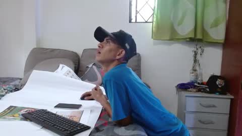 Snapshot of johan_kitten chatting on May 25, 9:21 pm johan online show from May 25, 9:21 pm