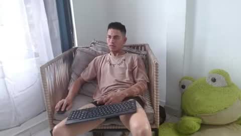 Snapshot of johan_kitten chatting on July 18, 2:10 pm johan online show from July 18, 2:10 pm