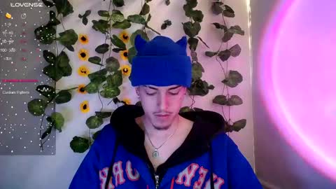 Snapshot of johan_parker222 chatting on September 22, 6:32 pm johan_parker222 online show from September 22, 6:32 pm