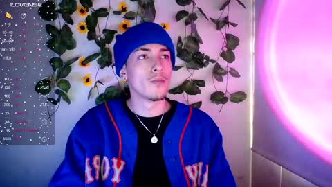 Snapshot of johan_parker222 chatting on September 23, 7:39 pm johan_parker222 online show from September 23, 7:39 pm