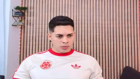 Snapshot of johan_speitzer chatting on February 16, 9:11 pm johan speitzer online show from February 16, 9:11 pm