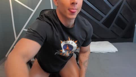 Snapshot of johan_williams_07 chatting on December 27, 2:33 pm Johan Williams online show from December 27, 2:33 pm