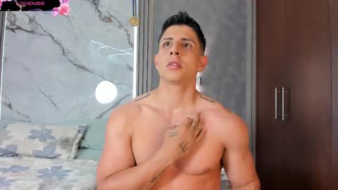 Snapshot of johan_williams_07 chatting on October 28, 2:48 am Johan Williams online show from October 28, 2:48 am