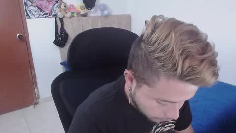 JOHAN independient model online show from November 21, 1:54 pm