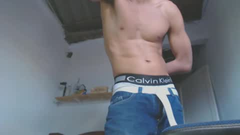 Snapshot of johantorres19 chatting on January 10, 10:15 pm johantorres19 online show from January 10, 10:15 pm