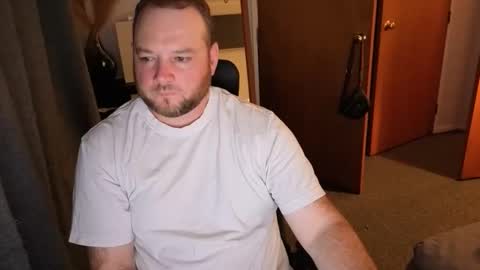 john_bear1 online show from April 2, 8:34 am