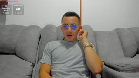 john_hot690 online show from April 19, 3:50 am