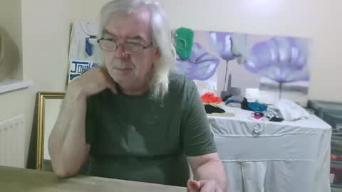 Snapshot of john_little_one chatting on December 11, 12:33 am JOHN online show from December 11, 12:33 am