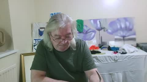 Snapshot of john_little_one chatting on December 11, 3:35 am JOHN online show from December 11, 3:35 am