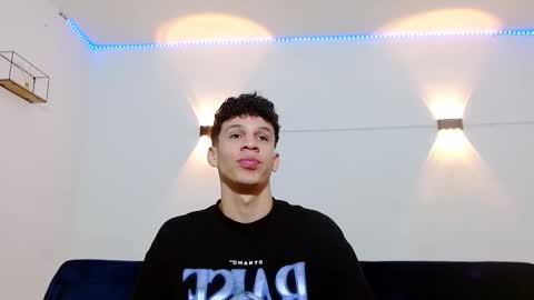 john_ssnow29 online show from October 18, 11:11 am