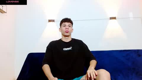 Snapshot of john_ssnow29 chatting on November 18, 9:36 am john_ssnow29 online show from November 18, 9:36 am