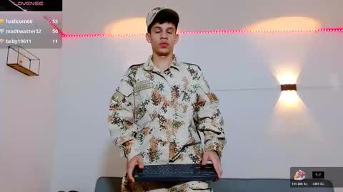 Snapshot of john_ssnow29 chatting on November 25, 11:32 am john_ssnow29 online show from November 25, 11:32 am