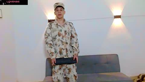 Snapshot of john_ssnow29 chatting on December 1, 12:32 pm john_ssnow29 online show from December 1, 12:32 pm