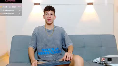 Snapshot of john_ssnow29 chatting on December 3, 1:42 pm john_ssnow29 online show from December 3, 1:42 pm