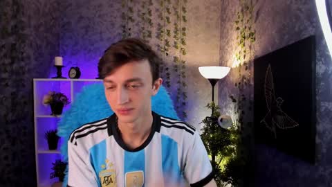 Snapshot of john_weasley chatting on December 1, 8:53 pm John online show from December 1, 8:53 pm