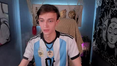 Snapshot of john_weasley chatting on January 5, 1:26 pm John online show from January 5, 1:26 pm