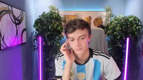 Snapshot of john_weasley chatting on October 21, 12:28 pm John online show from October 21, 12:28 pm