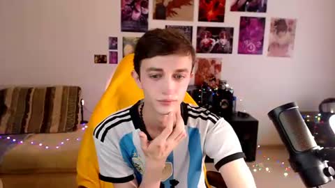 Snapshot of john_winx chatting on June 28, 6:19 am john_winx online show from June 28, 6:19 am