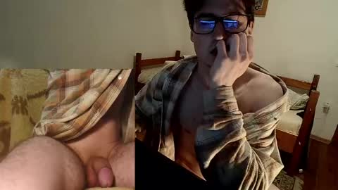 Snapshot of john_x00 chatting on April 20, 5:59 pm John online show from April 20, 5:59 pm