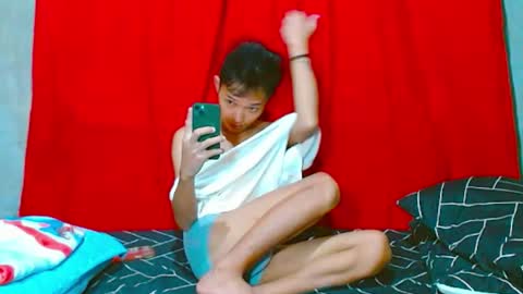 Snapshot of john_zacharyxx chatting on May 5, 8:22 am JohnXxx online show from May 5, 8:22 am