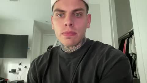 Snapshot of johnafterdark chatting on January 10, 9:31 pm JAXX online show from January 10, 9:31 pm