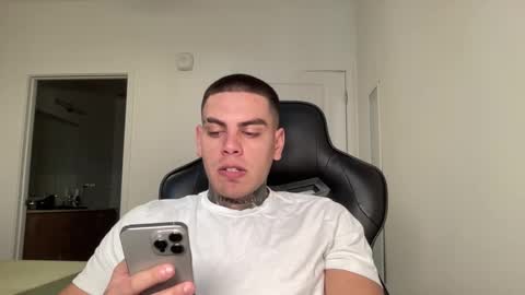 Snapshot of johnafterdark chatting on October 13, 11:38 pm JAXX online show from October 13, 11:38 pm