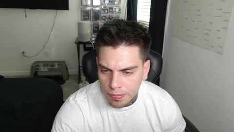 Snapshot of johnafterdark chatting on April 28, 10:37 pm JAXX online show from April 28, 10:37 pm