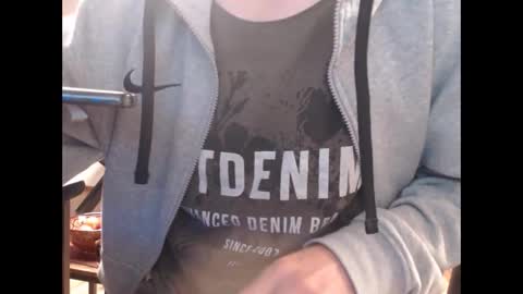 Snapshot of johnbongo chatting on September 29, 7:08 pm johnbongo online show from September 29, 7:08 pm