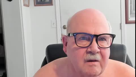 Snapshot of johnno52 chatting on December 2, 4:20 pm johnno52 online show from December 2, 4:20 pm