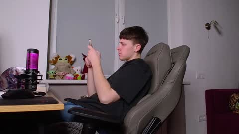 Snapshot of johnny_boom chatting on January 15, 7:12 pm johnny boom online show from January 15, 7:12 pm