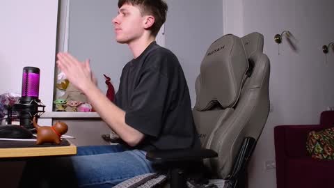 Snapshot of johnny_boom chatting on January 16, 10:55 pm johnny boom online show from January 16, 10:55 pm