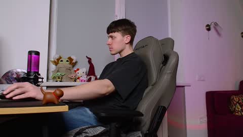 Snapshot of johnny_boom chatting on January 17, 4:15 pm johnny boom online show from January 17, 4:15 pm