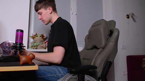 Snapshot of johnny_boom chatting on January 18, 11:44 pm johnny boom online show from January 18, 11:44 pm